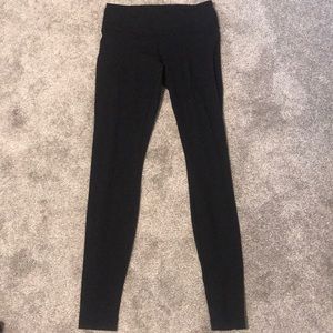 Black Wunder under low rise lululemon leggings